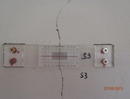 Crackmeter                                    